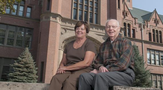 罗伯特·C. Youngstrom ‘57, ‘62, 博伊西 and his sister Mary Youngsgtrom Stunz ‘61, California.
